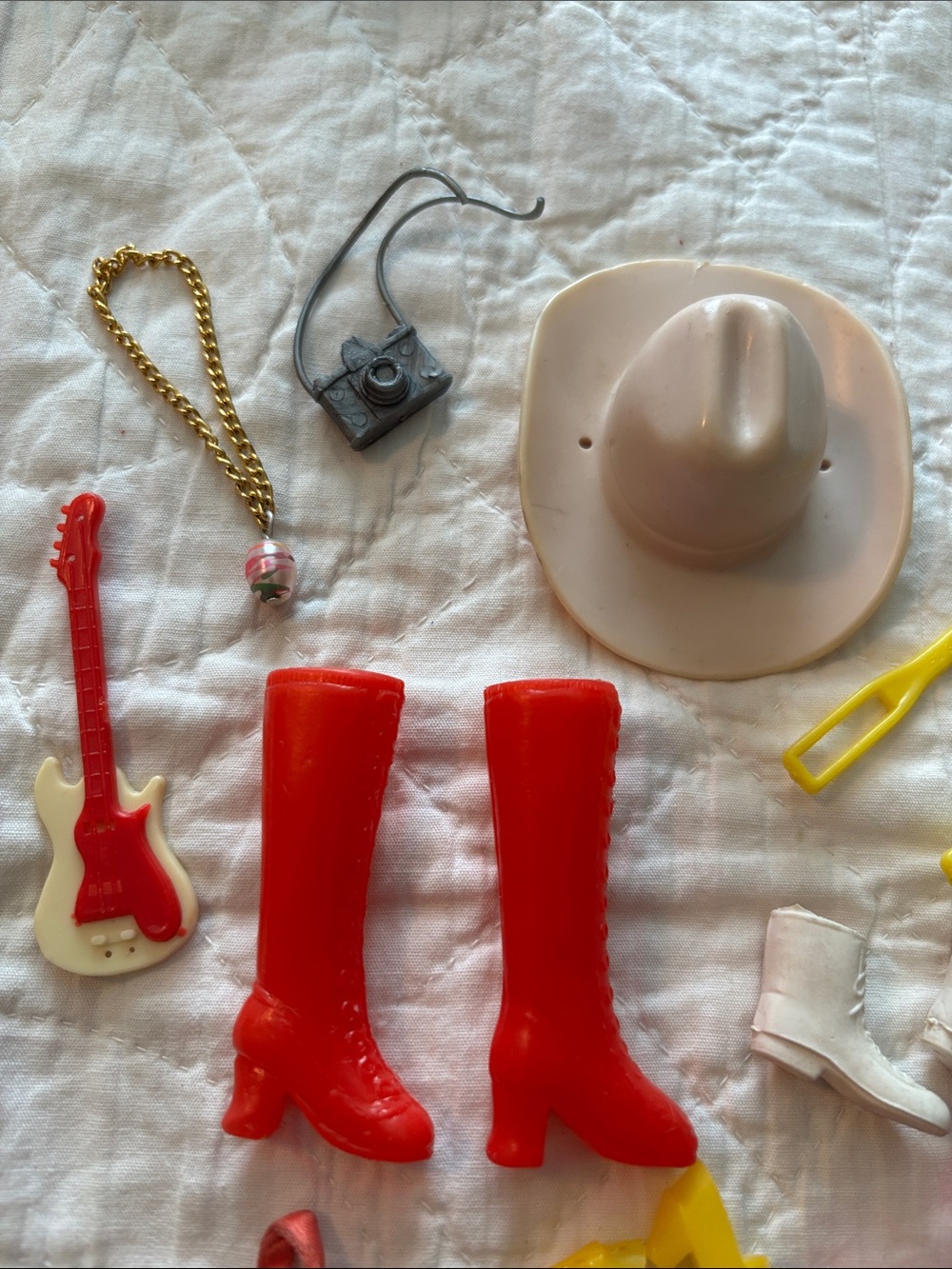 Vintage 80’s Barbie Accessories - Picture 2 of 3